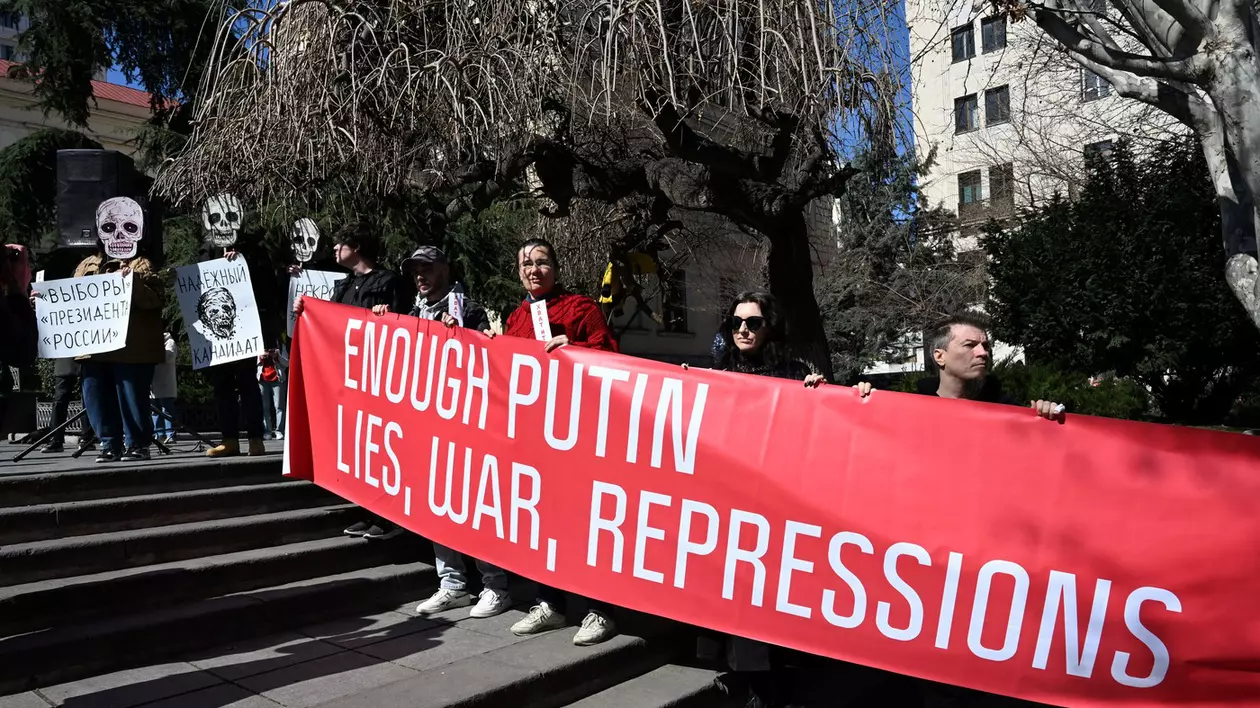 Membri ai diasporei ruse protestează față de regimul condus de Vladimir Putin Foto: Profimedia