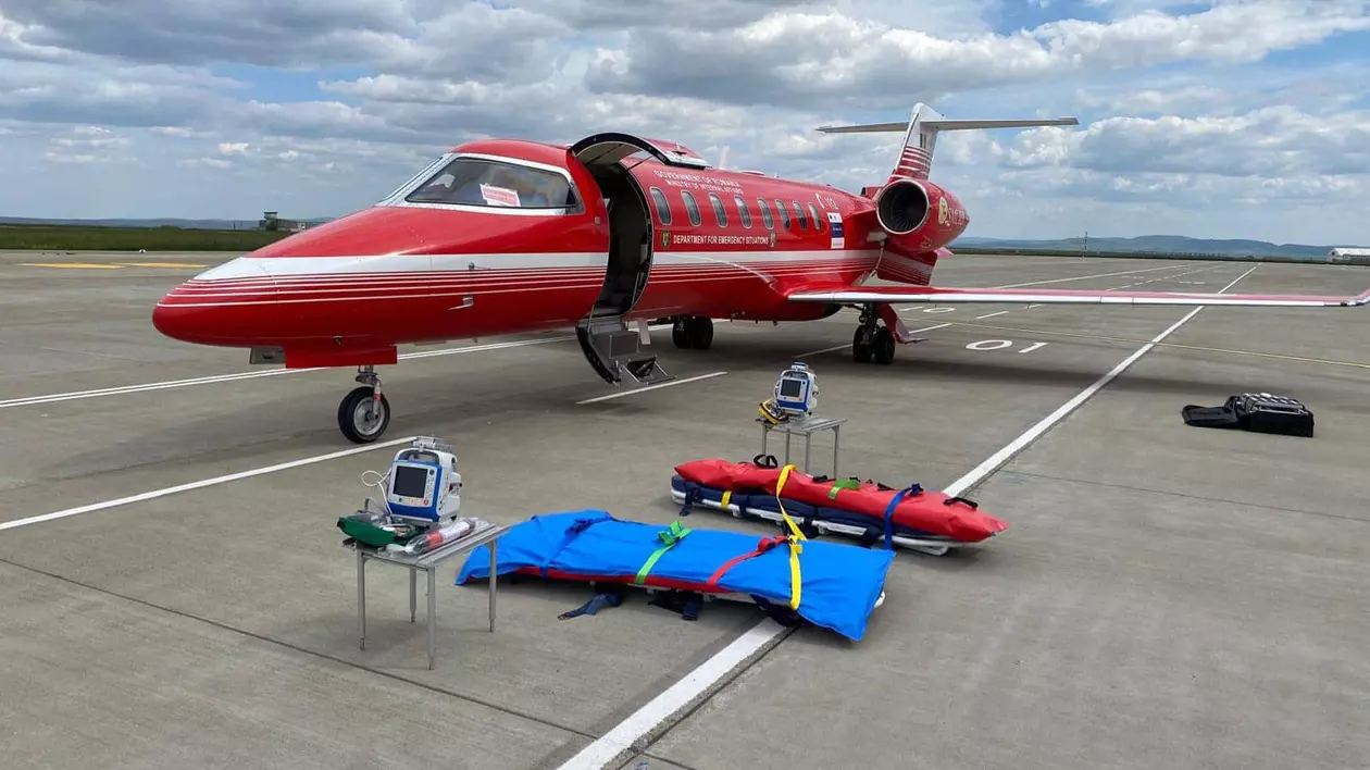 Misiune în premieră cu un avion SMURD: doi pacienţi în stare critică, transferaţi de la Suceava la Bucureşti