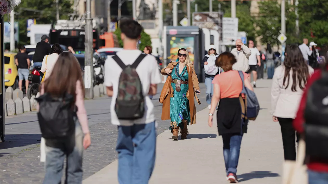 Vremea se schimbă în weekend. ANM anunță ce urmează: „Maxime de peste 25-26 de grade Celsius, pragul unei zile de vară”