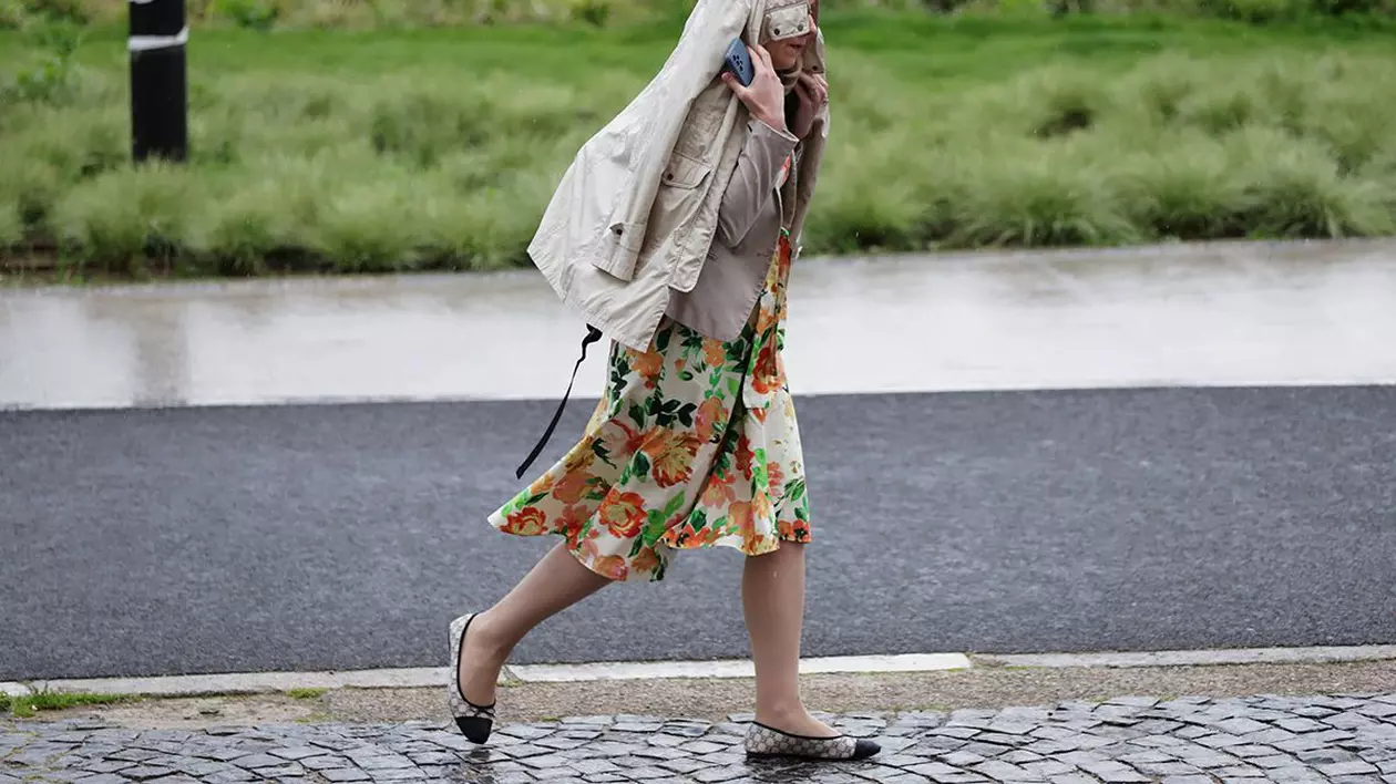 Cod galben de ploi și vijelii în 18 județe. Cum va fi vremea în București