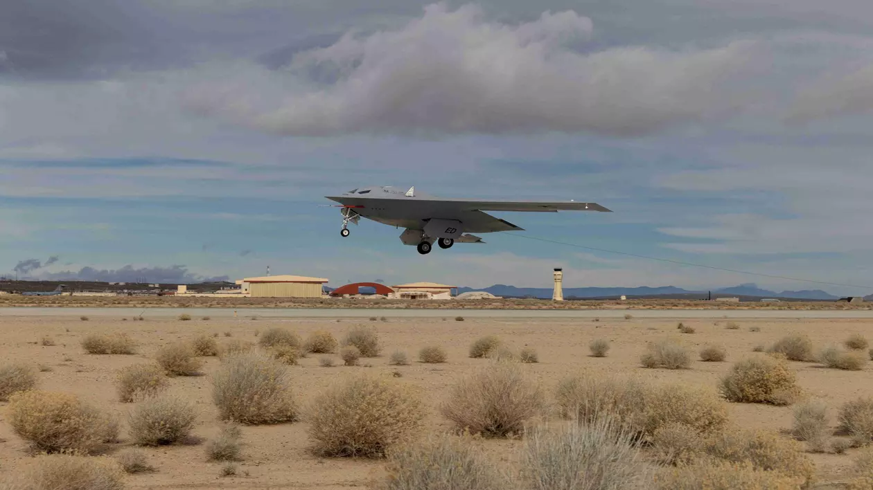 Imagini cu noul bombardier nuclear invizibil B-21 „Raider”, la un zbor de testare. Avionul va intra în dotarea US Air Force