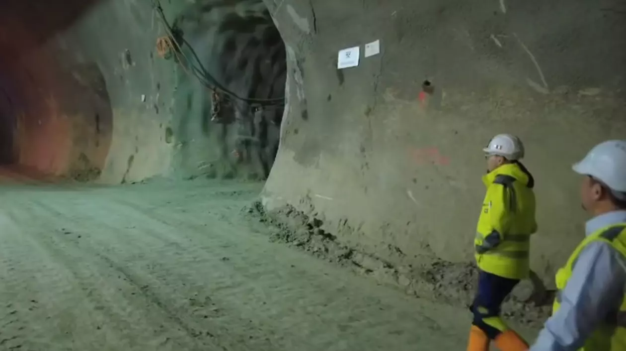 A fost forat primul kilometru de tunel din autostrada Pitești-Sibiu. Imagini de pe șantier | VIDEO