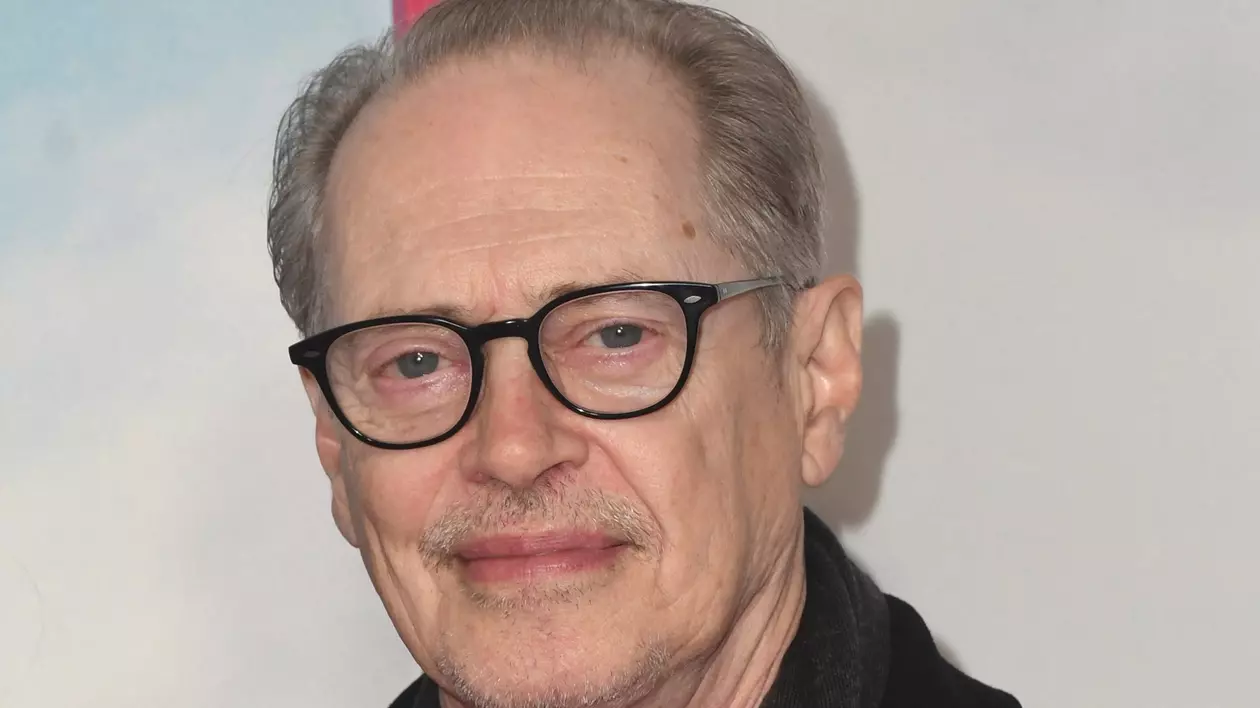 Steve Buscemi, lovit cu pumnul în față pe o stradă din New York. Actorul a ajuns la spital