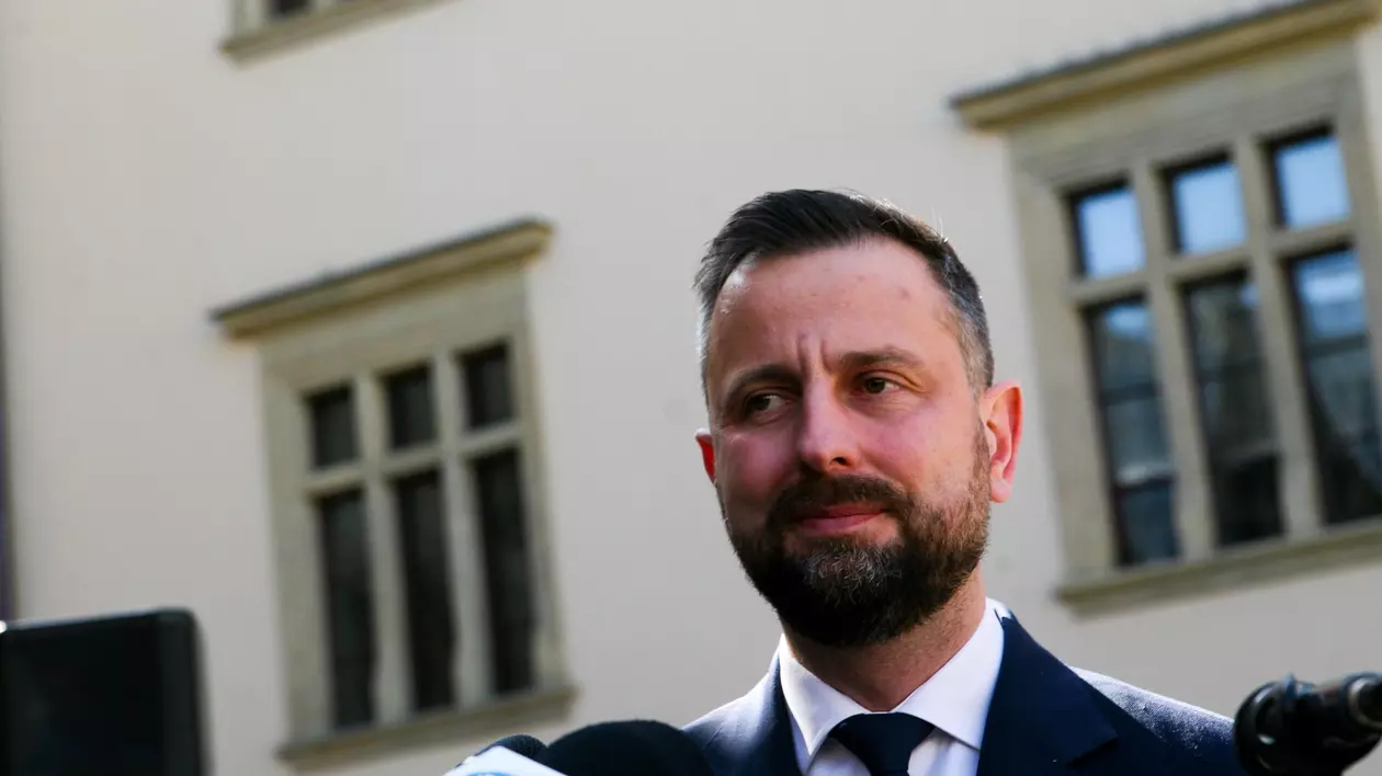 Ministrul polonez al apărării spune că are pregătit un „rucsac de urgenţă” în caz de război. Ce a băgat în el