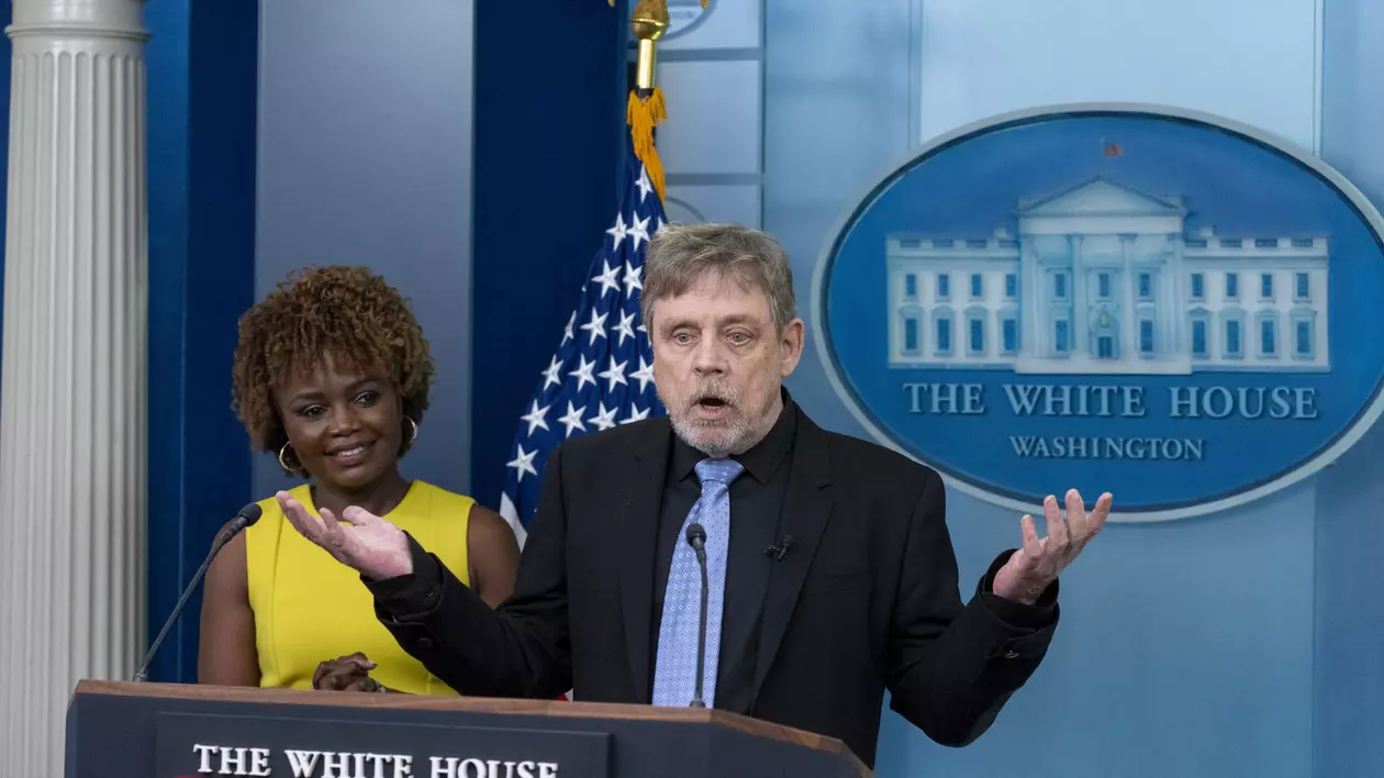 „Pot să vă spun Joe-Bi-Wan Kenobi?”, întrebarea pe care Mark Hamill spune că i-a adresat-o lui Biden, la Casa Albă, de Star Wars Day