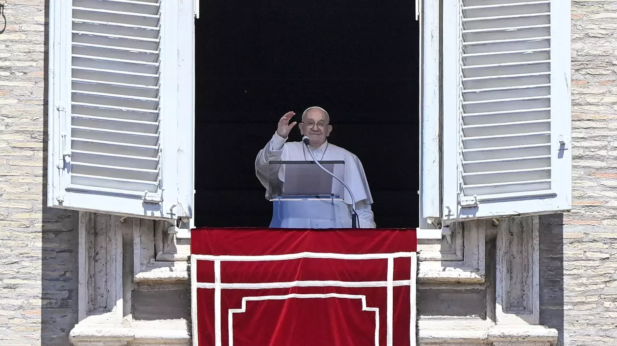 Papa Francisc, mesaj pentru credincioșii care sărbătoresc astăzi Paştele: „Fie ca Domnul Înviat să-i mângâie pe cei aflaţi în încercare”