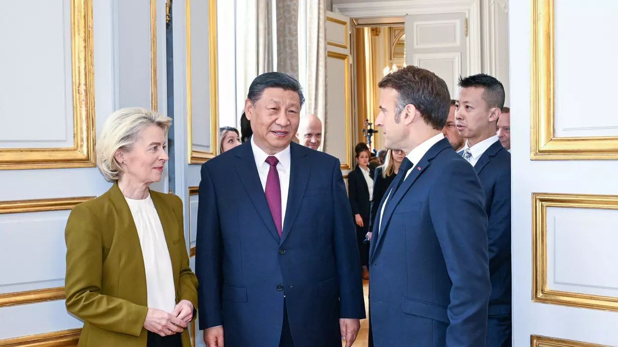 De ce a venit Xi Jinping pe Bătrânul continent? Răspunsul posibil oferit de un mare roman: „Creierul Europei e cel mai periculos dintre toate”
