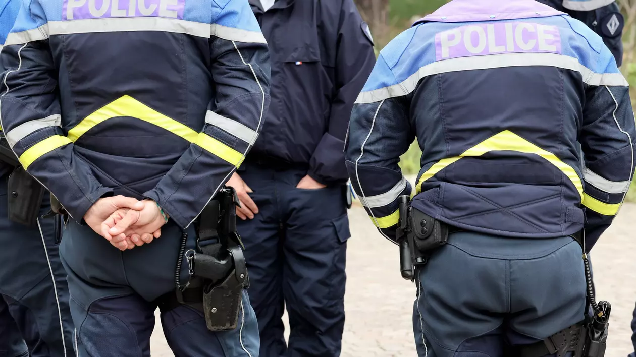 Un bărbat înarmat care încerca să incendieze o sinagogă din Franța, ucis de polițiști