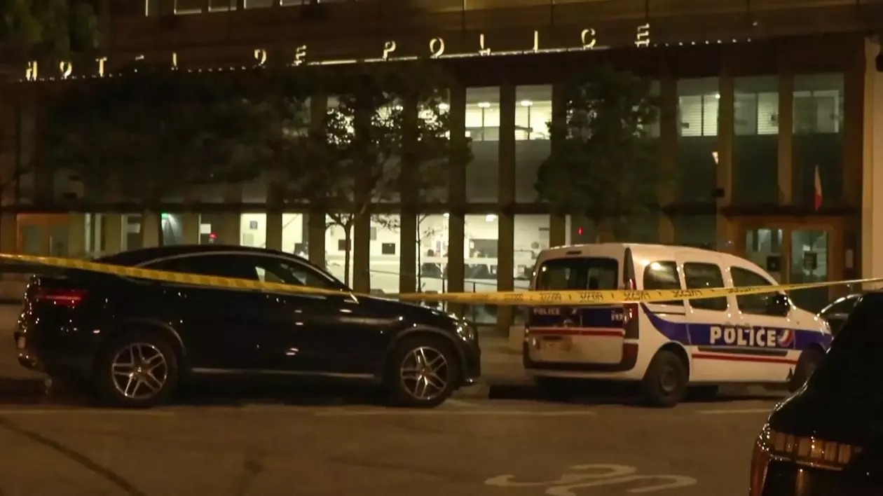 Doi polițiști au fost împușcați într-un comisariat din Paris de un bărbat arestat pentru agresiune