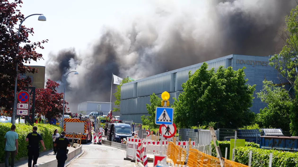 Incendiu masiv la sediul gigantului farmaceutic danez Novo Nordisk. Coloana de fum, vizibilă de la o distanță de 30 de kilometri