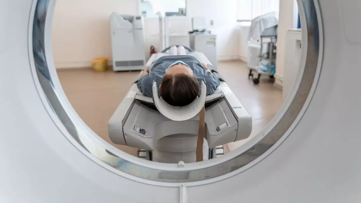 PressOne: La o clinică privată din București, pacienții cu bilet de trimitere pentru RMN pot face investigația doar în timpul nopții