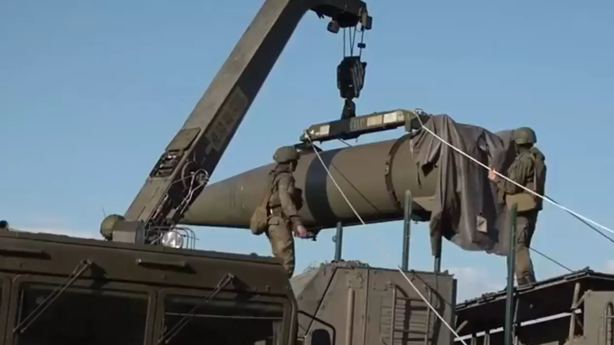 Rusia desfăşoară exerciții cu arme nucleare tactice la graniţa cu Ucraina. Sunt „un avertisment pentru Occident”, transmite Kremlinul