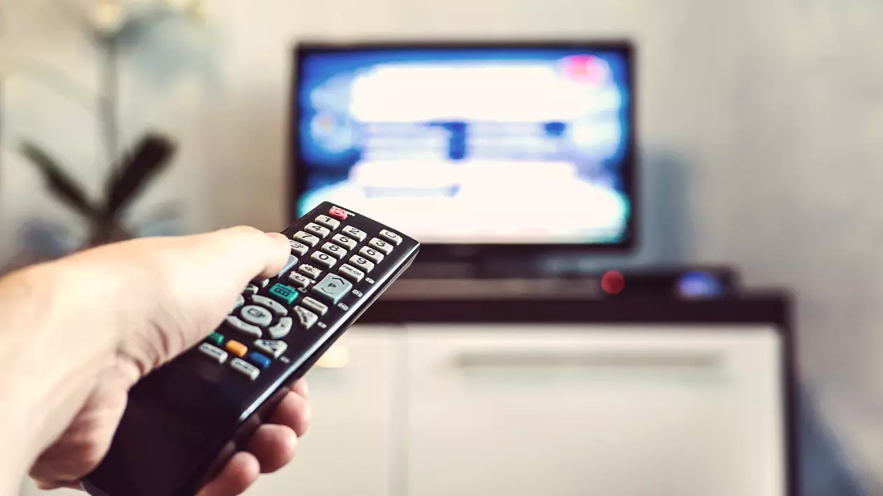 De ce au scăzut atât de mult audiențele televiziunilor în aprilie? Cine a pierdut cei mai mulți telespectatori