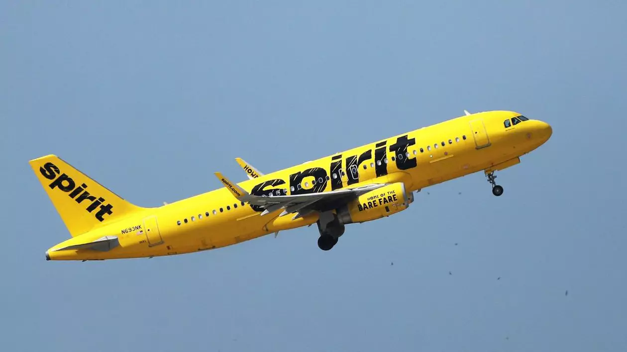 Panică la bordul unui avion Spirit Airlines, după ce pasagerilor li s-a spus să se pregătească pentru „o aterizare de urgență pe apă”