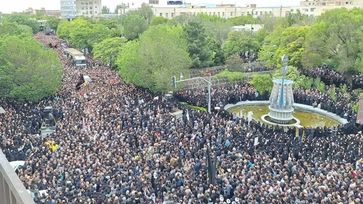 Zeci de mii de iranieni participă la funeraliile președintelui iranian Ebrahim Raisi, la Tabriz. VIDEO