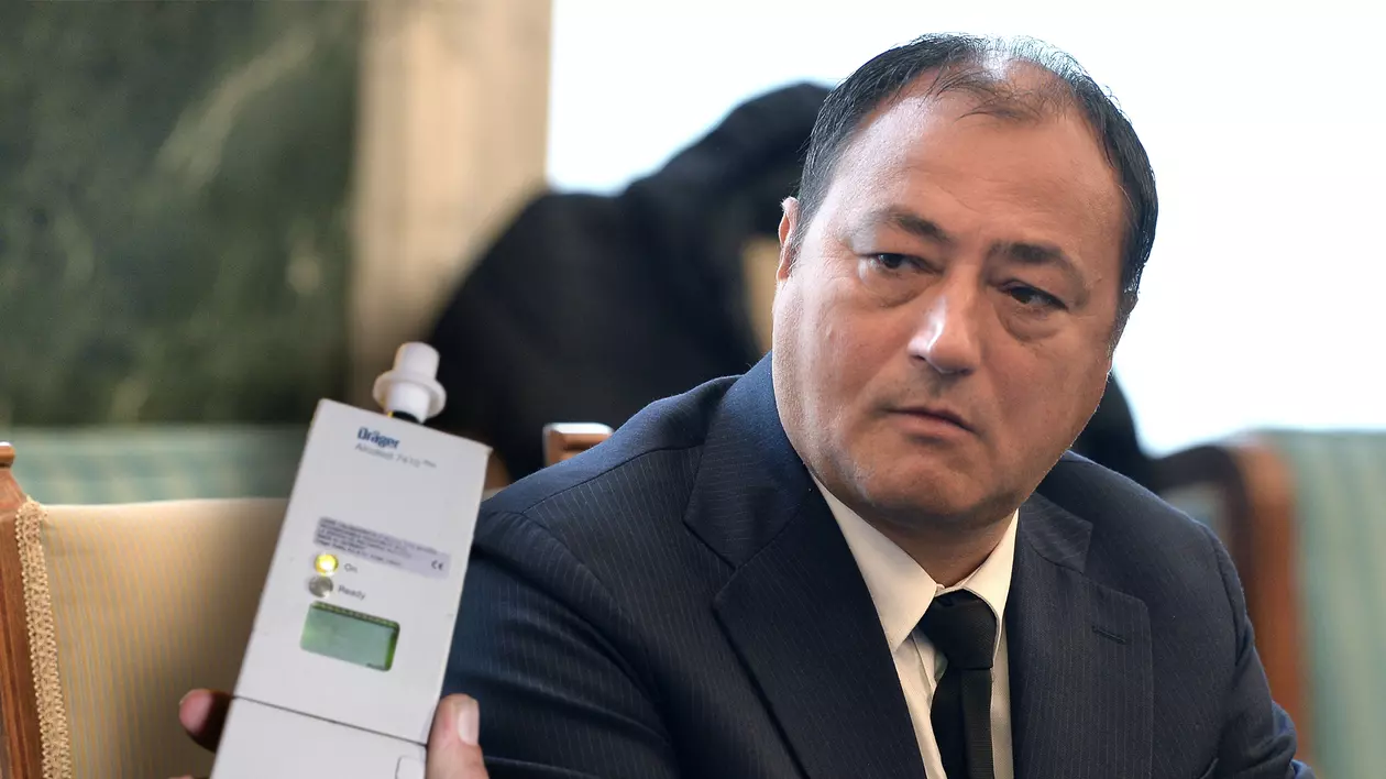 Mirel Palada invoca unele „considerente ideologice și religioase” pentru a nu sufla în etilotest. Cum a reușit sociologul Guvernului Ponta să evite pușcăria după a doua infracțiune