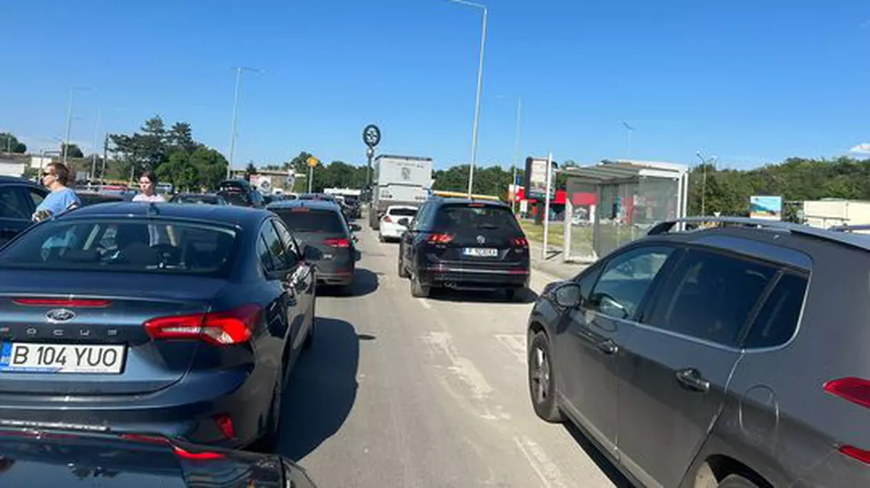 Românii se întorc acasă din minivacanța de Paște. Se lucrează „la capacitate maximă” la PTF Giurgiu. Cât se așteaptă la controlul de frontieră
