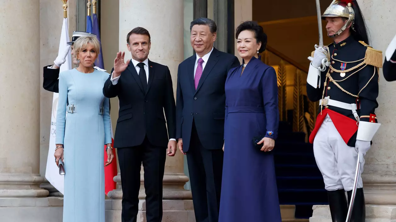 Xi Jinping și Emmanuel Macron, alături de soții, la Paris, 6 mai 2024 Foto Profimedia