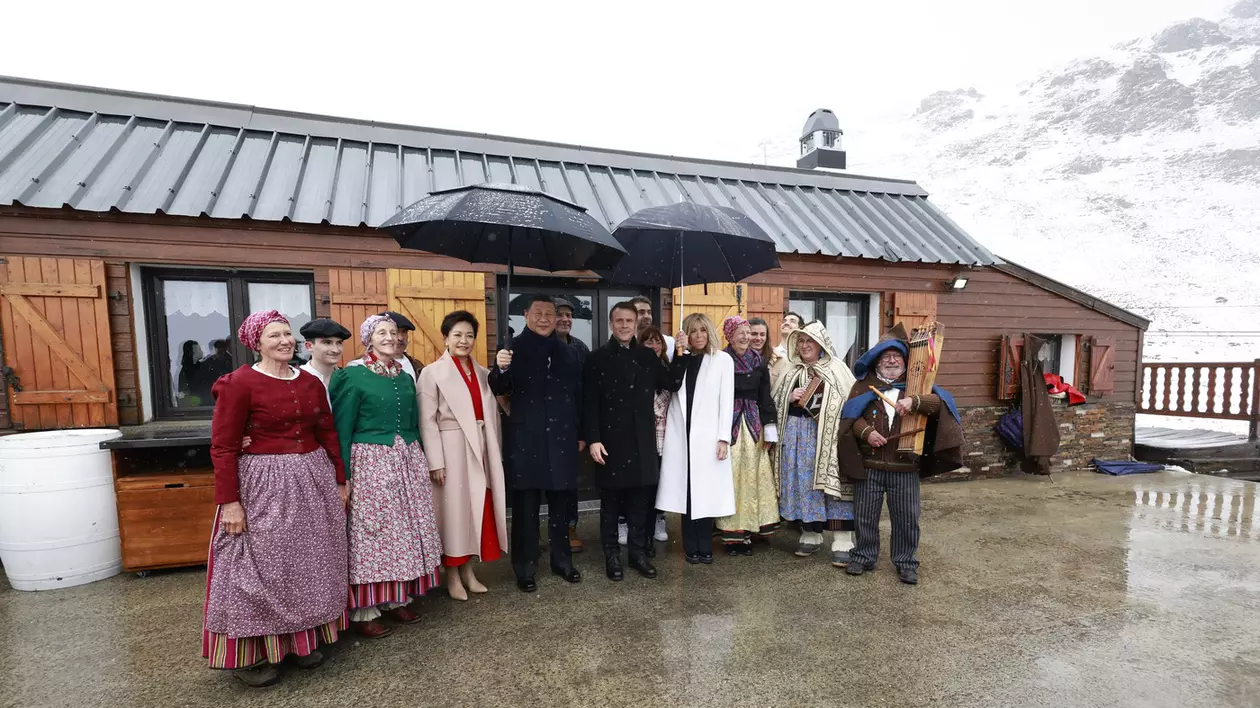 Xi Jinping și Emmanuel Macron în vizită la Trecătoarea Tourmalet Foto: Profimedia