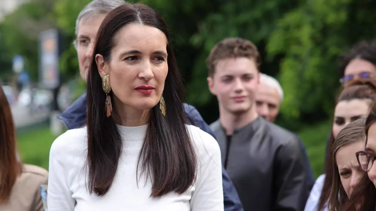 Clotilde Armand reclamă că au mai dispărut 1.000 de voturi „din pixul PNL-PSD”: „Marcele, ți-am zis că nu te pricepi la matematică”