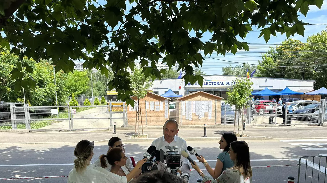 Radu Mihaiu depune plângere penală împotriva Biroului Electoral Sector 2. „Se vede cu ochiul liber cum se încearcă fraudarea alegerilor”