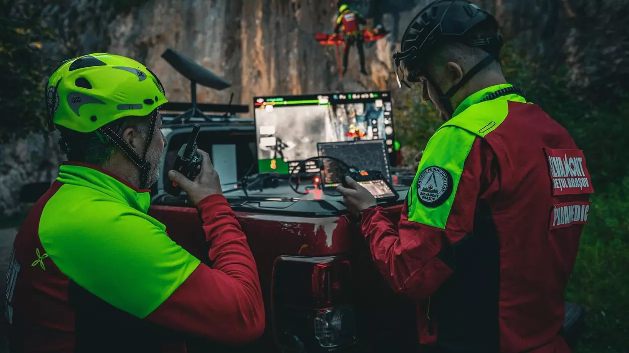 Trei persoane date dispărute în Munții Făgăraș, găsite de salvamontiștii din Brașov cu ajutorul dronelor cu termoviziune