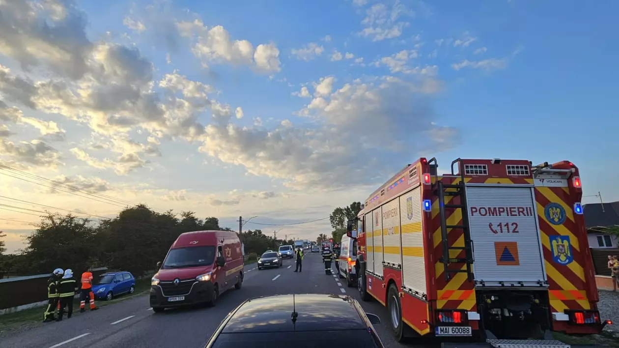 Accident între un autocar şi o mașină, la Hârleşti, în Bacău: cinci răniți și Plan Roşu de Intervenţie