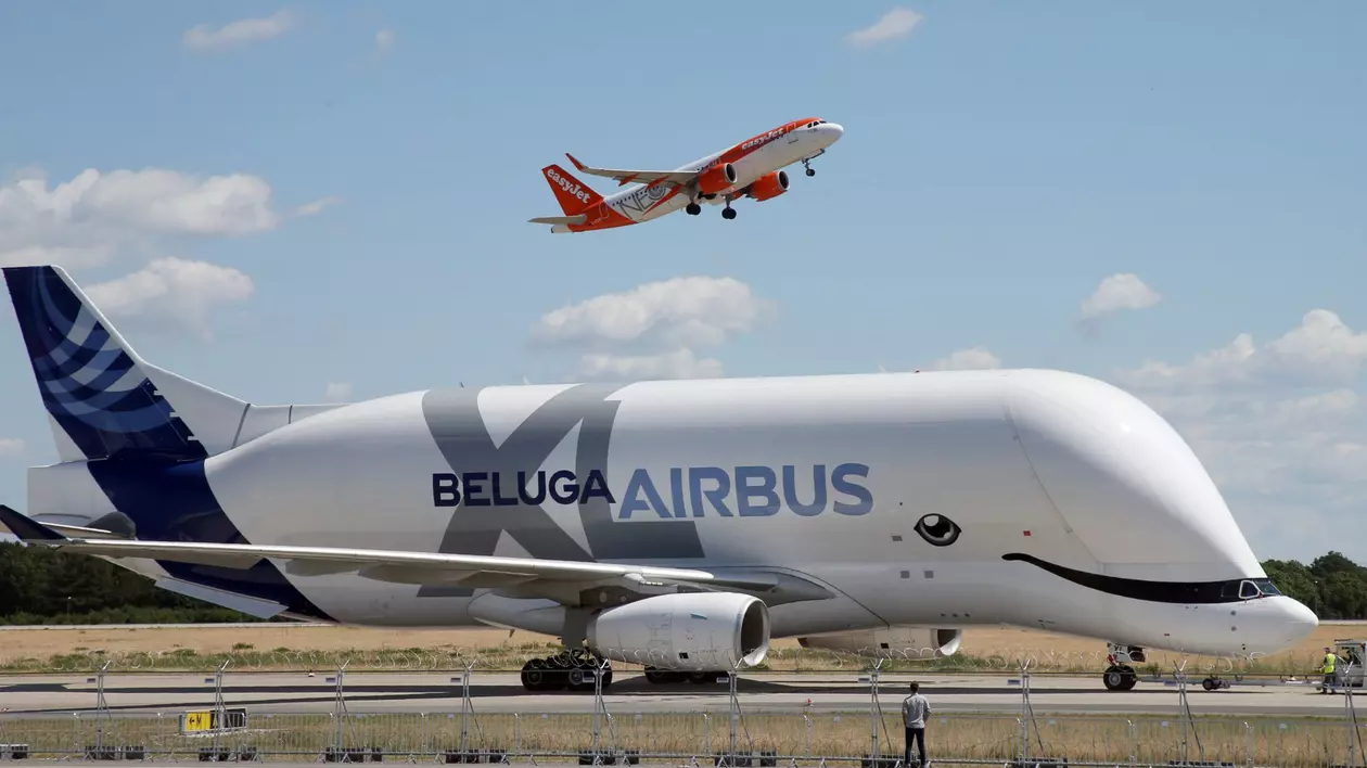 Airbus Beluga, cel mai ciudat avion din lume, va avea propria companie aeriană. Imagini cu aeronava „balenă”