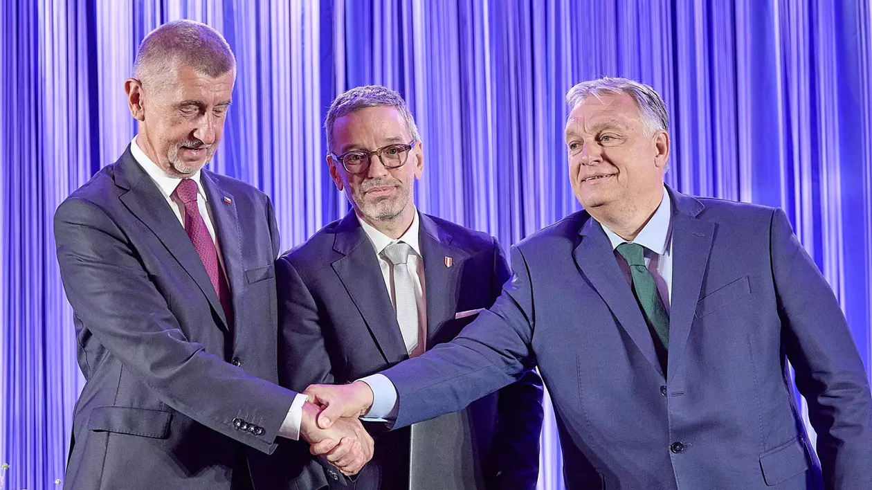 Andrej Babis (stânga), Herbert Kickl (centru) și Viktor Orban, noii aliați politici pe plan european Foto: Profimedia