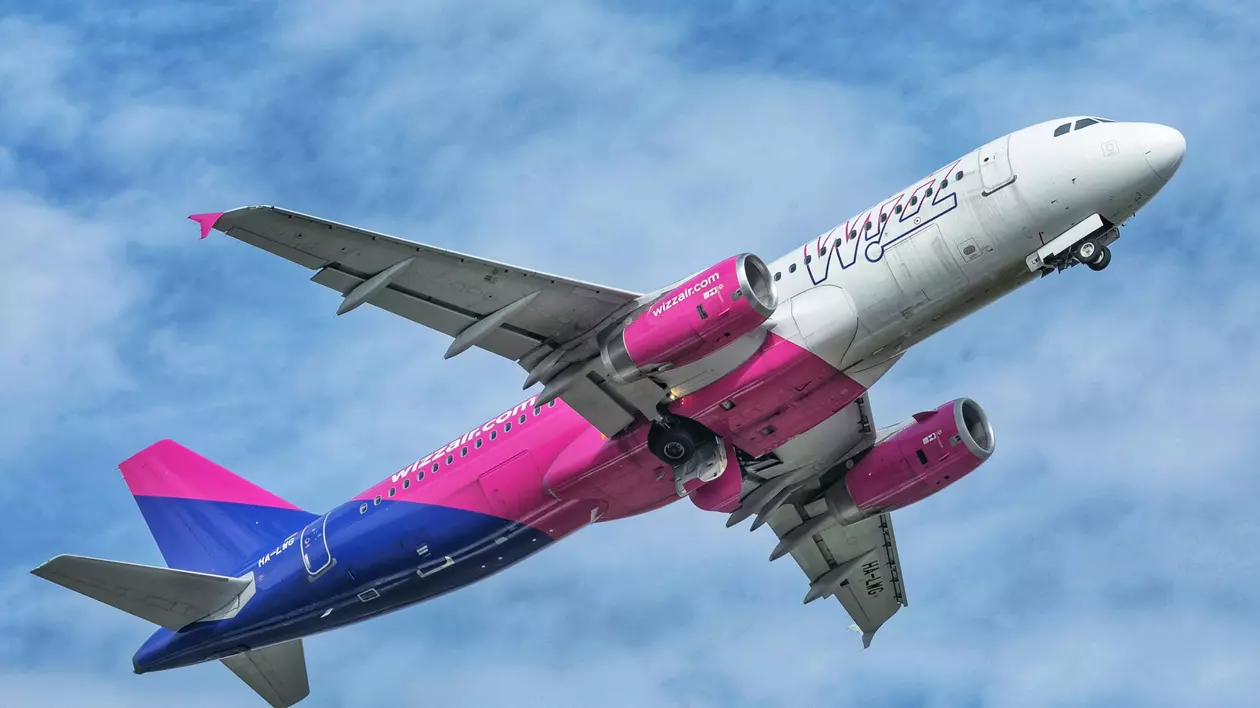 Wizz Air, amendată cu o sumă considerabilă pentru comunicare înşelătoare. Ce le-a promis călătorilor