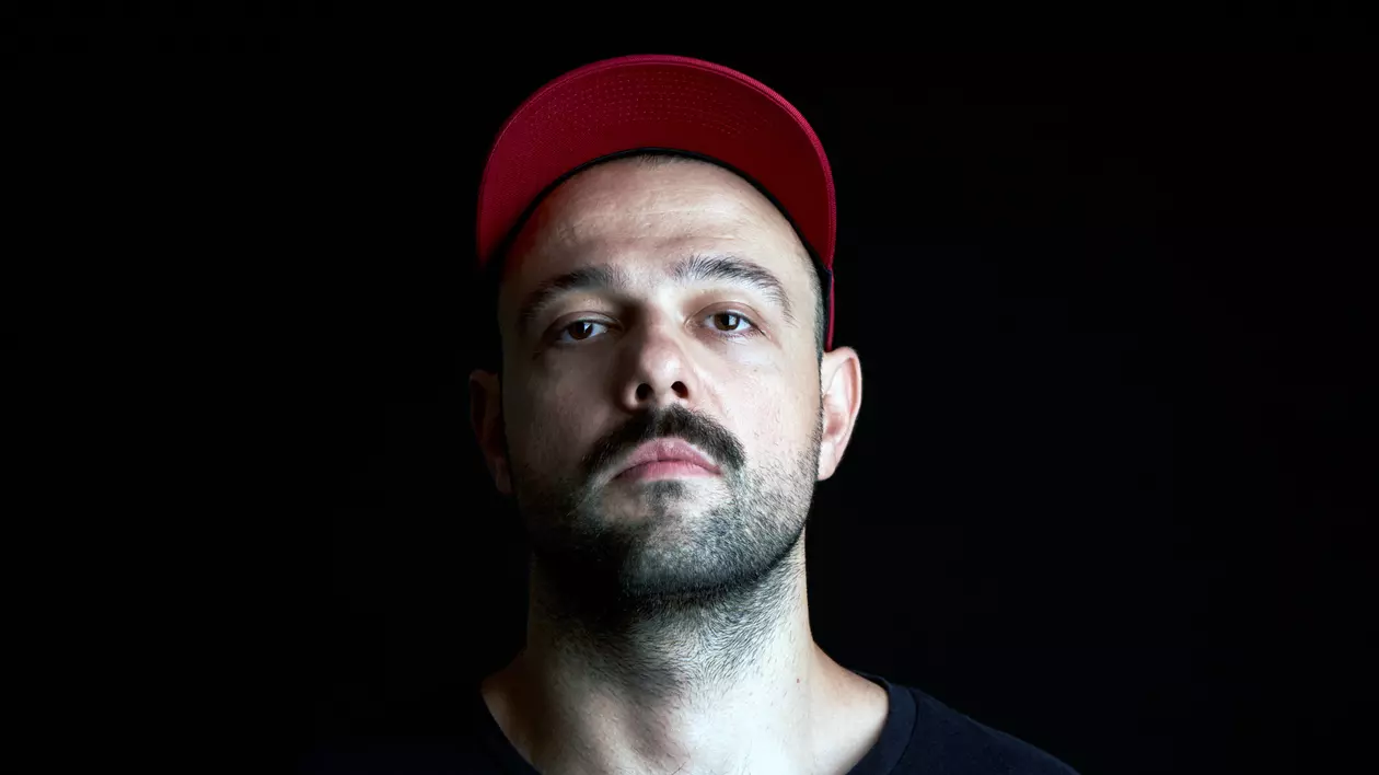 INTERVIU | Regizorul Bobi Pricop: „Rolul teatrului este și a fost dintotdeauna să spună povești relevante”