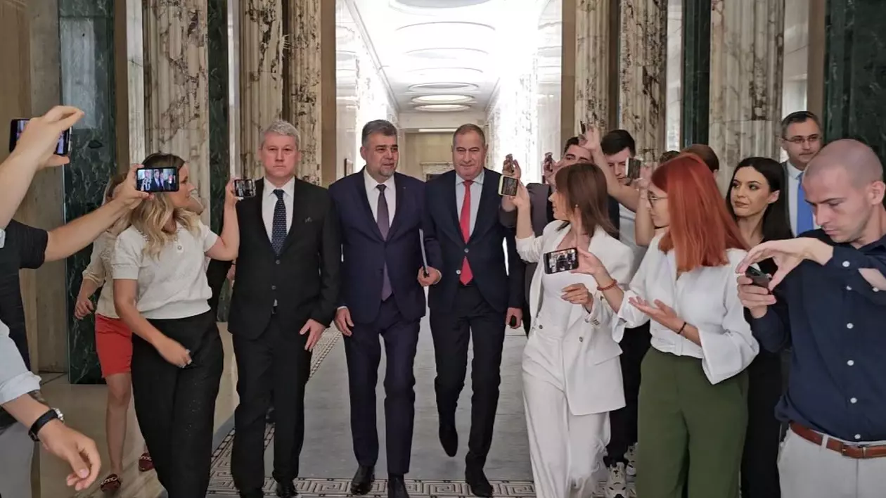 Premierul PSD Marcel Ciolacu și ministrul PNL de Interne Cătălin Predoiu după discuția privată din biroul premierului. Foto: Cristian Otopeanu