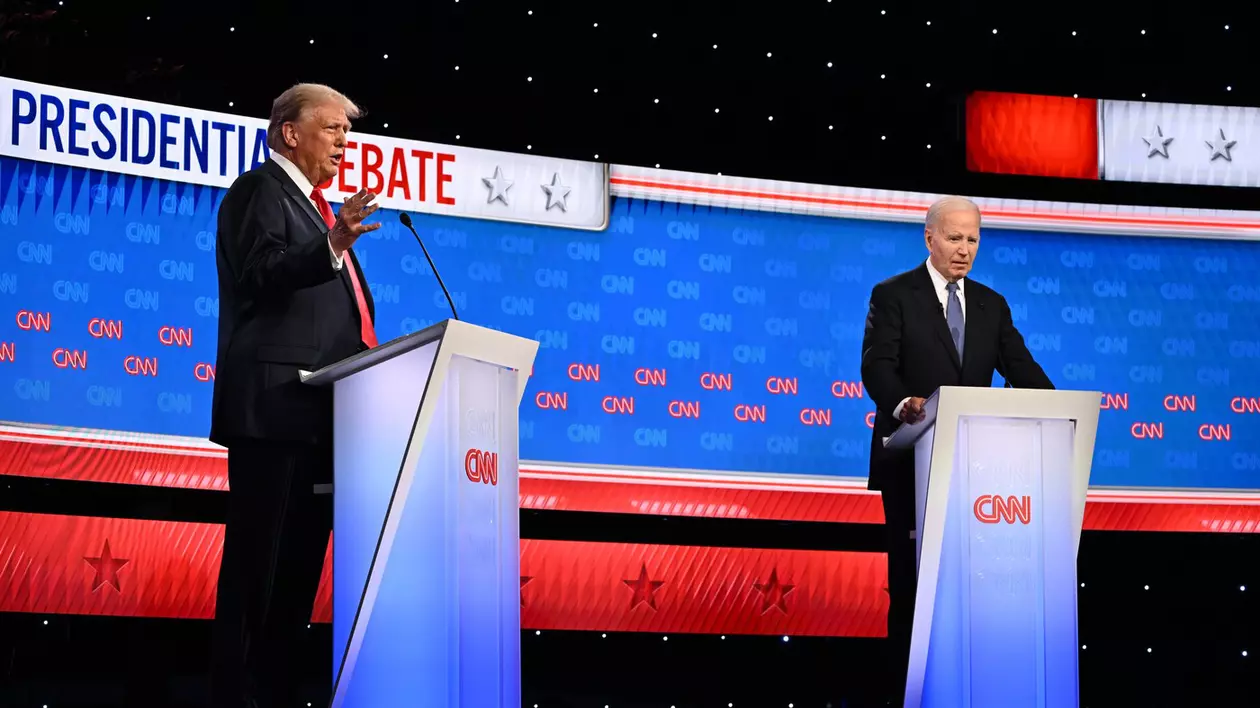 Donald Trump (stânga) și Joe Biden, la prima dezbatere privind alegerile din noiembrie Foto: Profimedia