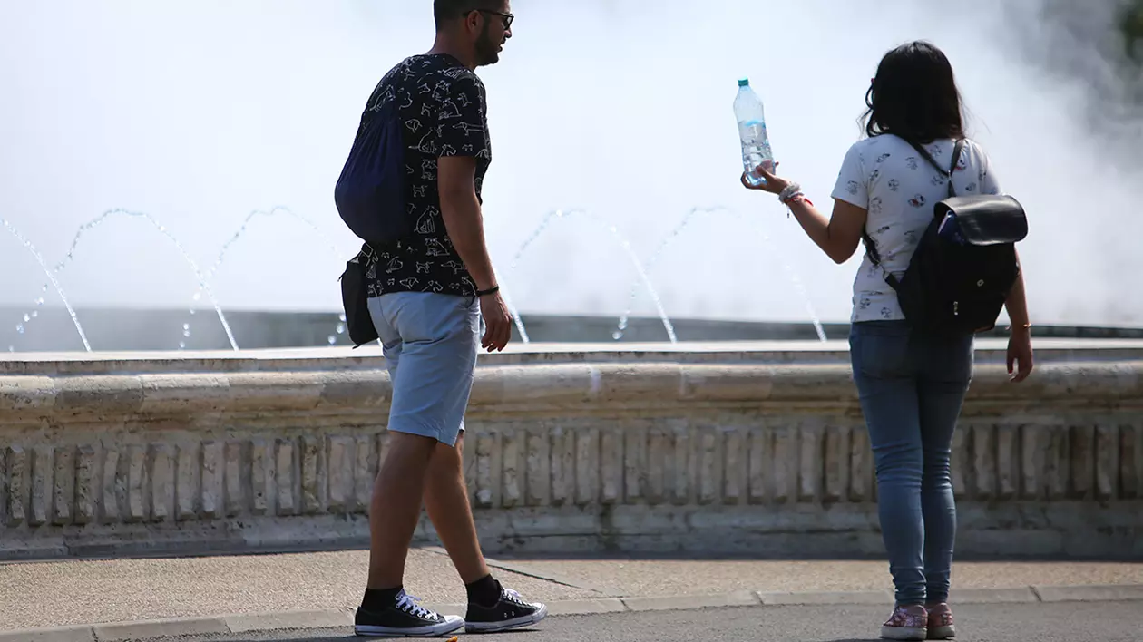 Noi alerte de vreme rea: Vijelii în peste jumătate de țară, caniculă în sud și sud-est. Temperaturi de 37 de grade în București