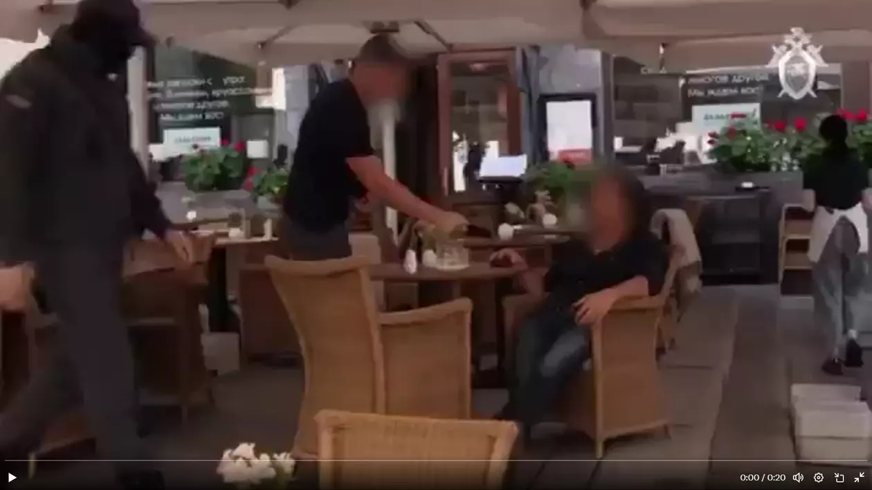 Un francez suspectat de spionaj, arestat în Rusia. A fost ridicat dintr-o cafenea din Moscova de agenți de securitate mascați | VIDEO