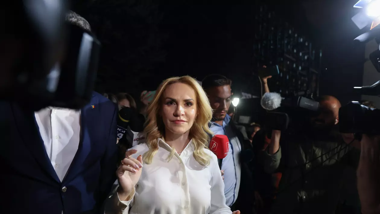 Aflarea rezutatelor sondajului exit-poll pentru alegerile locale si europarlamentare la sediul PSD din Bucuresti, 9 iunie 2024. Inquam Photos / George Calin