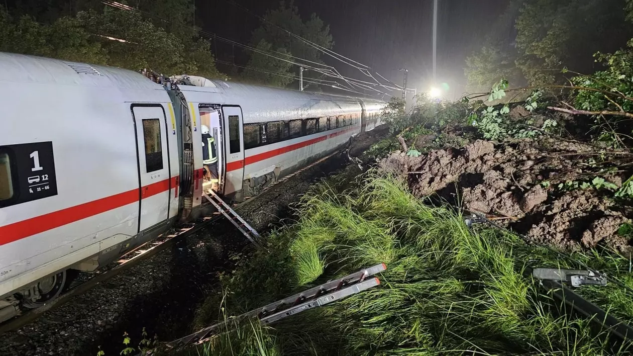 Inundații în sudul Germaniei: un tren a deraiat, un pompier s-a înecat în drum spre o misiune de salvare