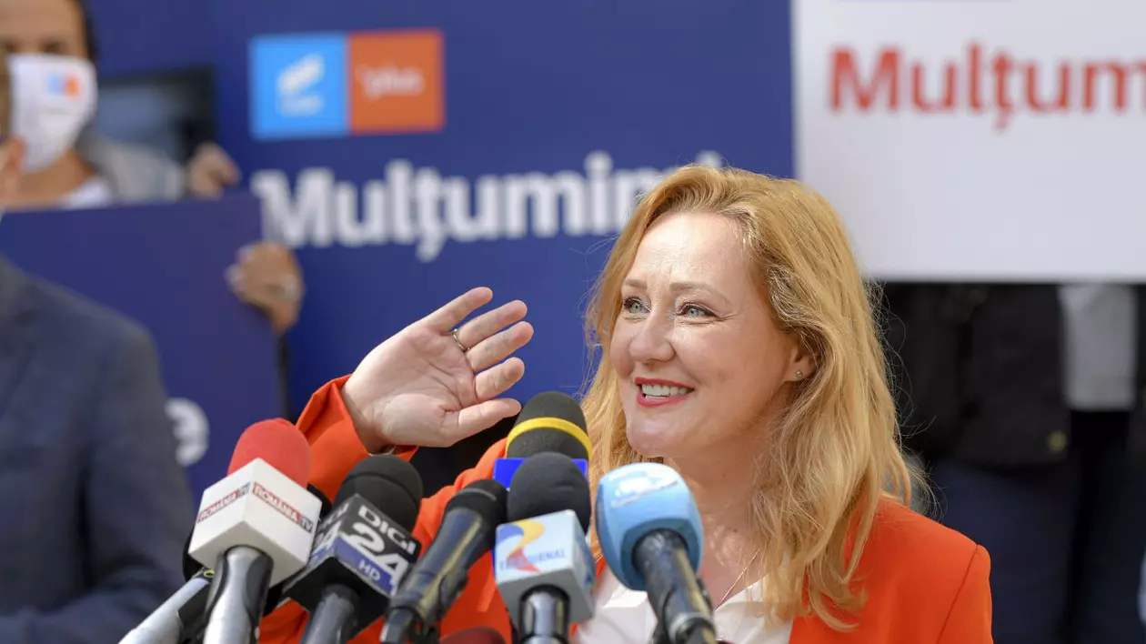 Primarul ales al orasului Campulung Muscel, Elena Lasconi participa la o conferinta de presa cu primarii castigatori, organizata de Alianta USR PLUS in Bucuresti, miercuri, 30 septembrie 2020. ANDREEA ALEXANDRU / MEDIAFAX FOTO