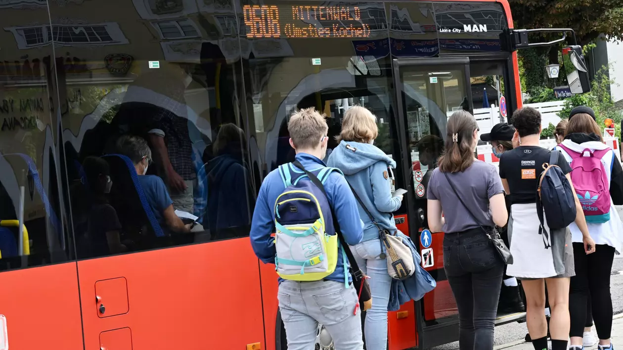 Primele mașini fără șofer destinate transportului public local, testate în Germania