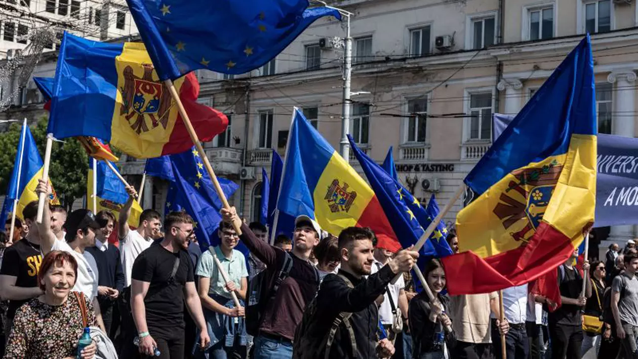 România și alte 10 state din UE cer deschiderea în iunie a negocierilor de aderare cu Republica Moldova și Ucraina. „Ar ridica moralul”