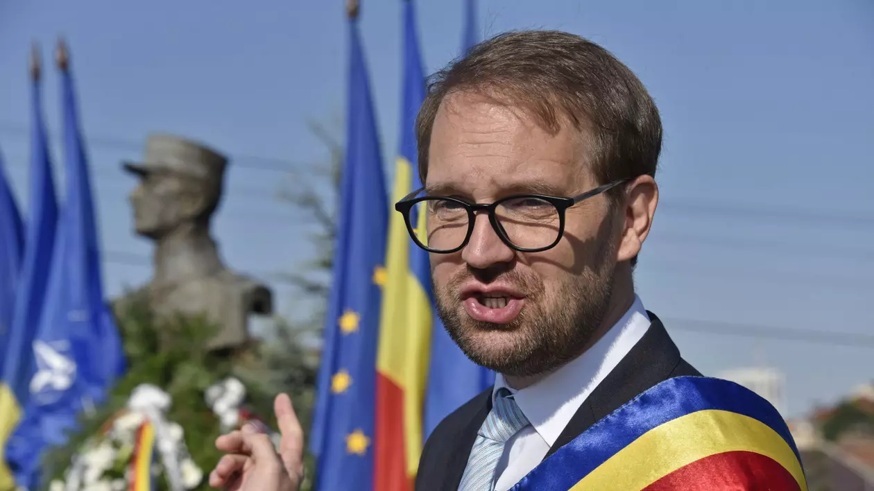 Dominic Fritz,participa la o ceremonie militara si religioasa, la statuia colonelului Virgil Economu, cu ocazia sarbatoririi Zilei Timisoarei, joi,3 august 2023. Foto: Hepta