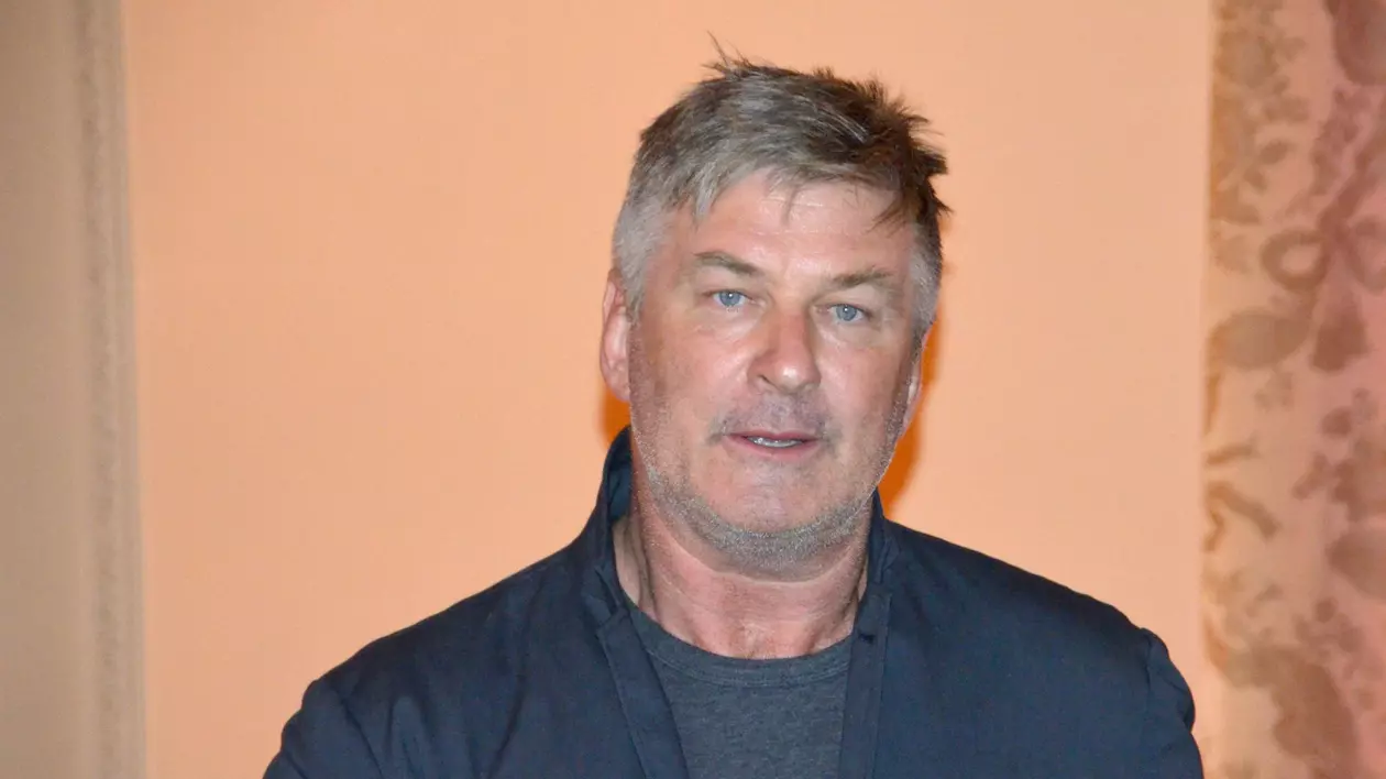 Alec Baldwin „s-a jucat” cu arma înainte de împușcătura fatală de pe platoul de filmare al peliculei „Rust”, acuză procurorii