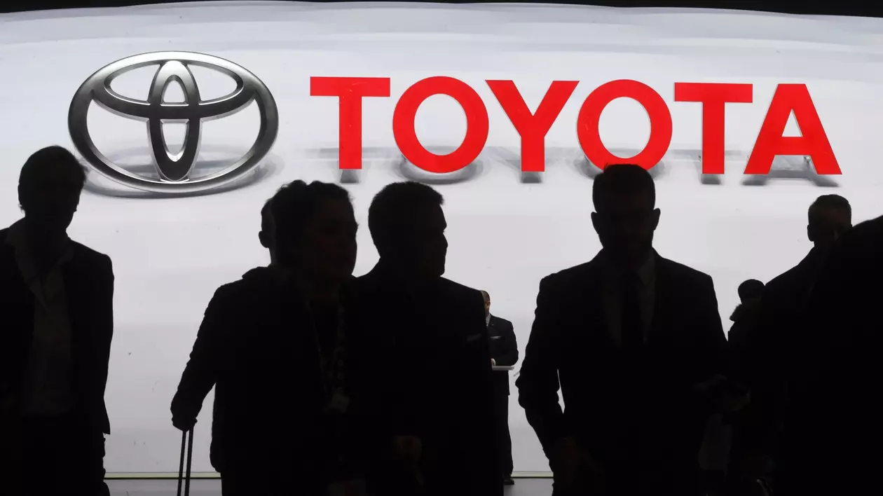 Toyota și Mazda, obligate să suspende livrările mai multor modele. Companiile, acuzate că au manipulat testele de siguranţă