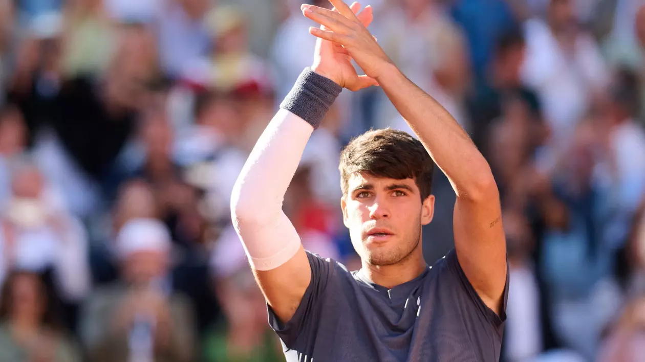 Carlos Alcaraz câştigă în premieră turneul de la Roland Garros, după un meci maraton cu Zverev