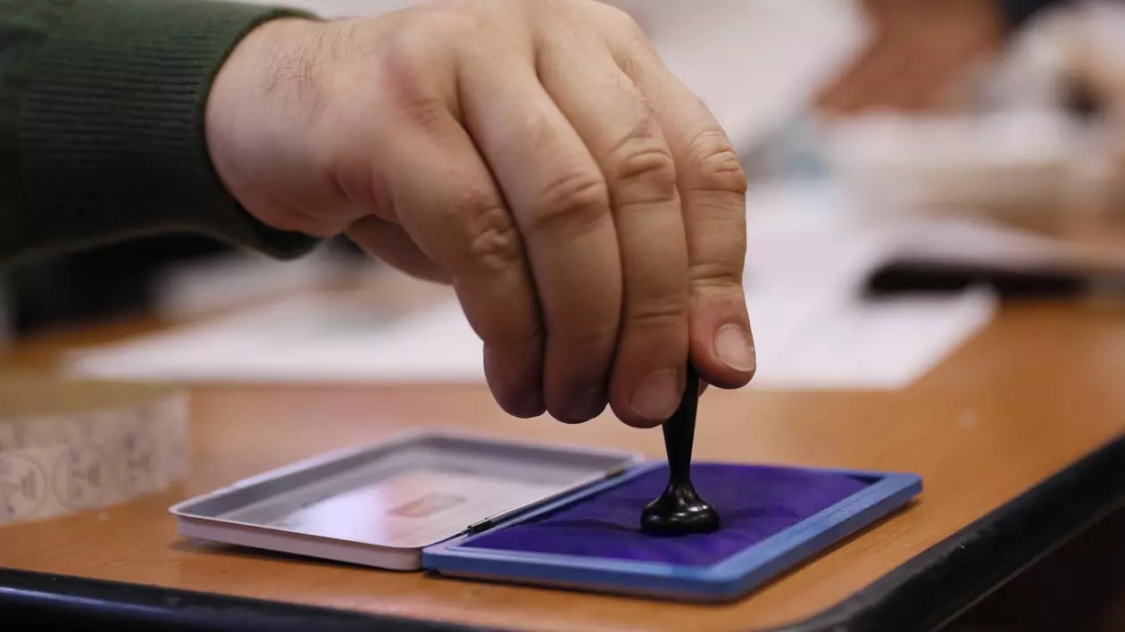 Un primar a montat o cameră video într-o secție de votare și s-a ales cu dosar penal. Alte infracțiuni înainte de ziua alegerilor