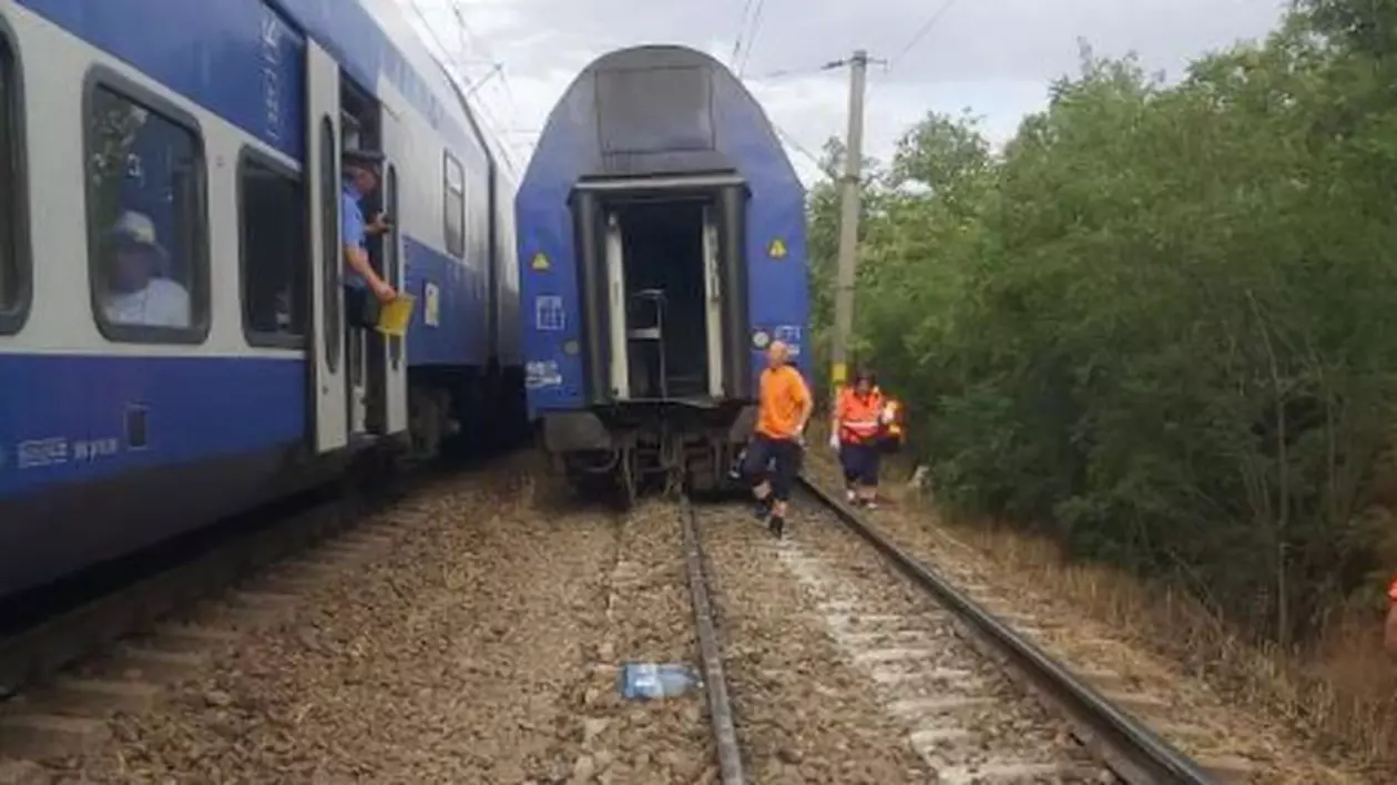 Tren cu 200 de călători, deraiat în apropiere de Drăgăneşti de Vede. Pasagerii, preluaţi de un alt tren