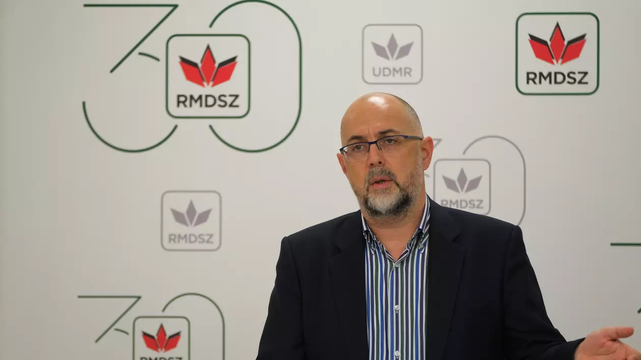 Presedintele Uniunii Democrate a Maghiarilor din Romania (UDMR), Kelemen Hunor, se adreseaza paricipantilor la o conferinta de presa ce are loc la sediul organizatiei UDMR din Cluj-Napoca, vineri, 28 mai 2021. Foto HEPTA / RAUL STEF / MEDIAFAX FOTO