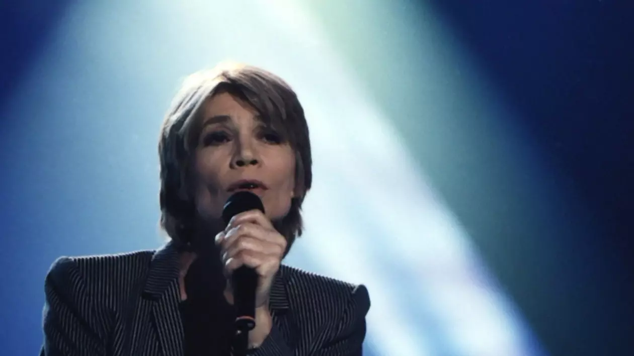 Françoise Hardy a murit. Legendara cântăreață franceză suferea de o boală incurabilă