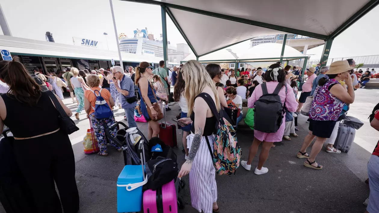Interdicție pentru turiști pe insula Capri, din cauza lipsei apei. Feriboturile au făcut cale întoarsă