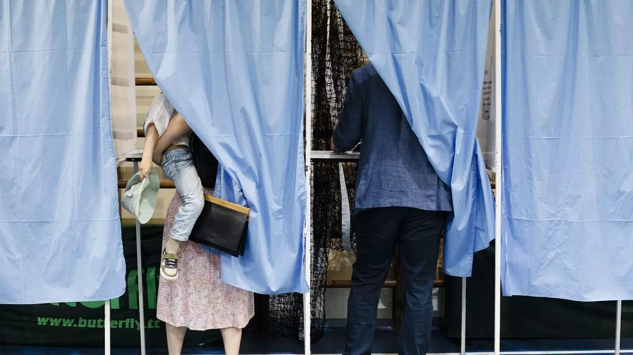 O femeie a luat la bătaie un bărbat, într-o secție de votare din Petroșani